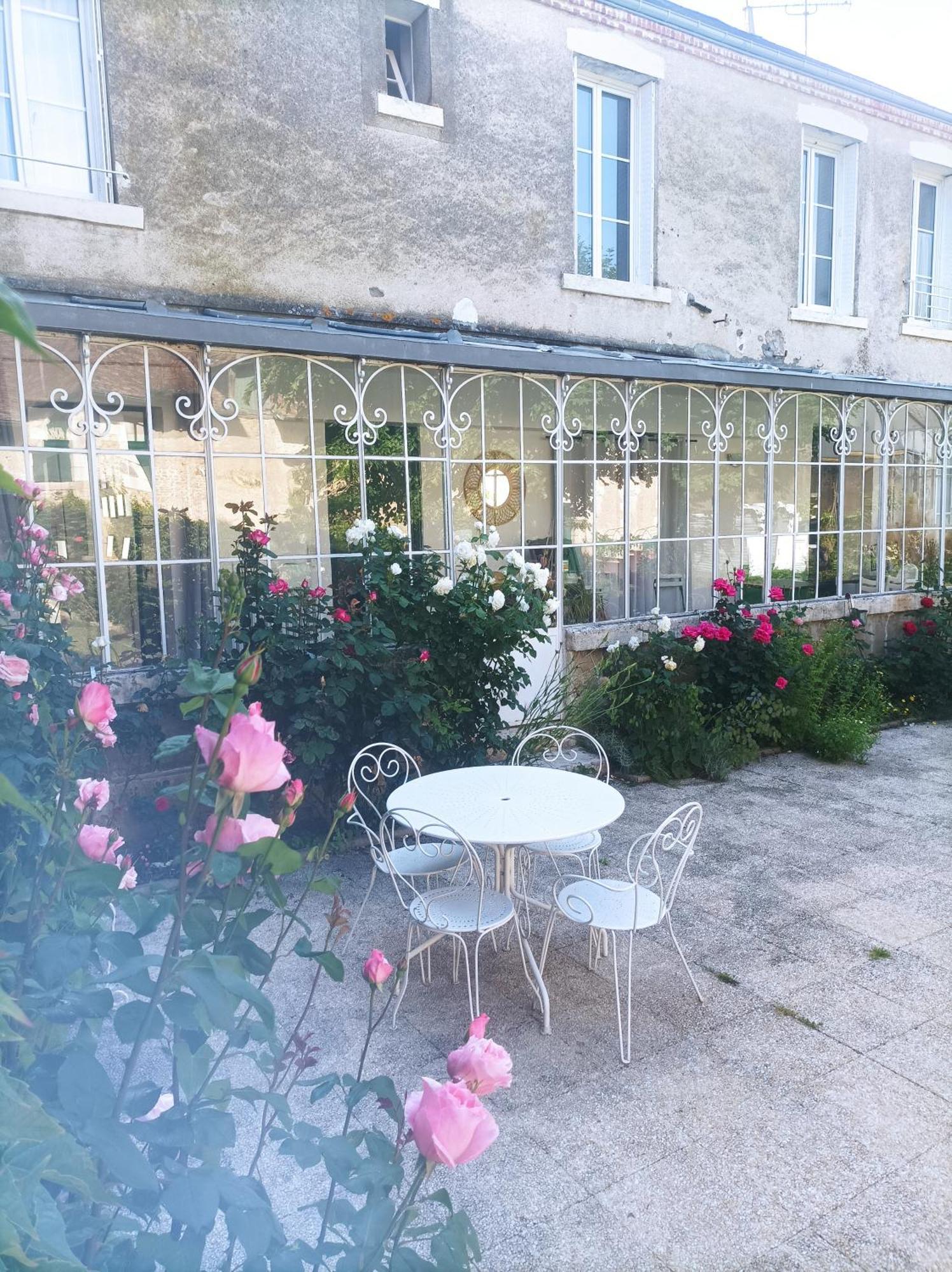 Le Relais Des Roses- Chambres D'Hotes Vatan Exteriér fotografie